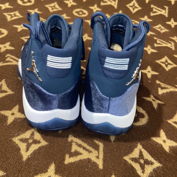 Blue Jordan 11 Retro Sneakers - Picture 4 of 12
